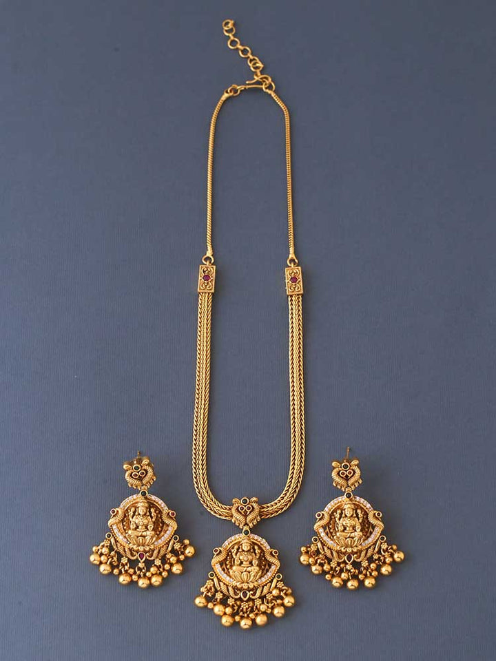 Golden Aanya Pendant Set