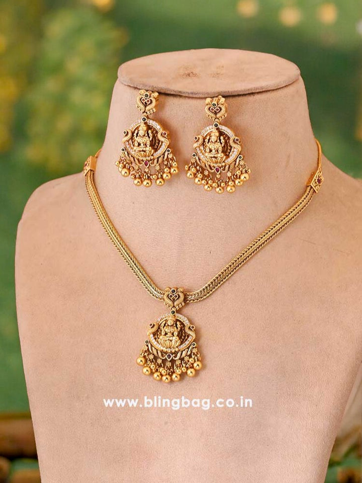 Golden Aanya Pendant Set