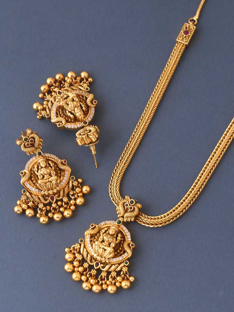 Golden Aanya Pendant Set