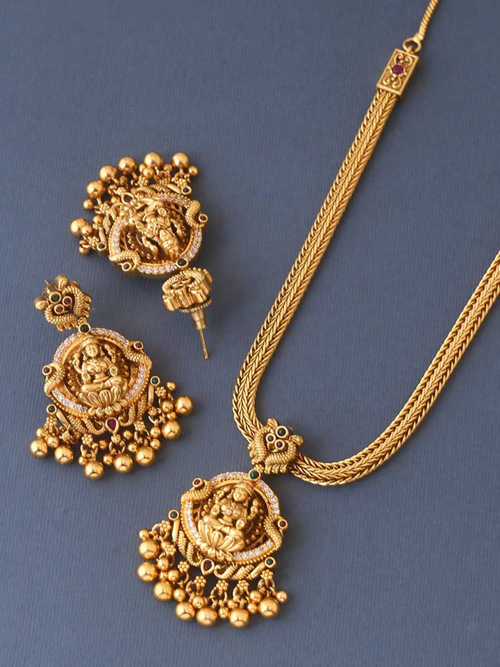 Golden Aanya Pendant Set