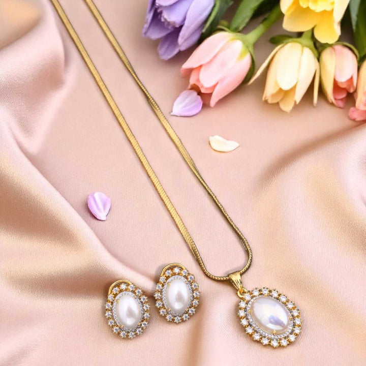 Golden Aila Zirconia Pendant Set