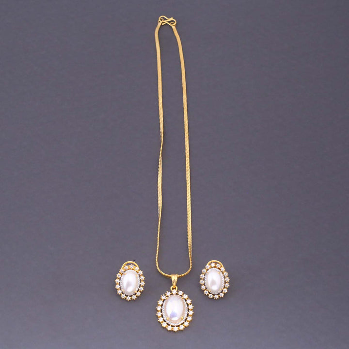 Golden Aila Zirconia Pendant Set