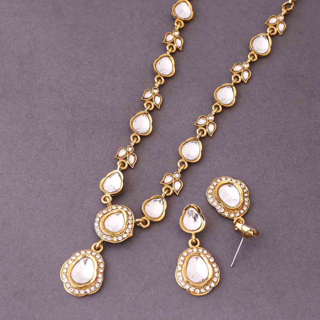 Golden Ambikaa Kundan Jewellery Set