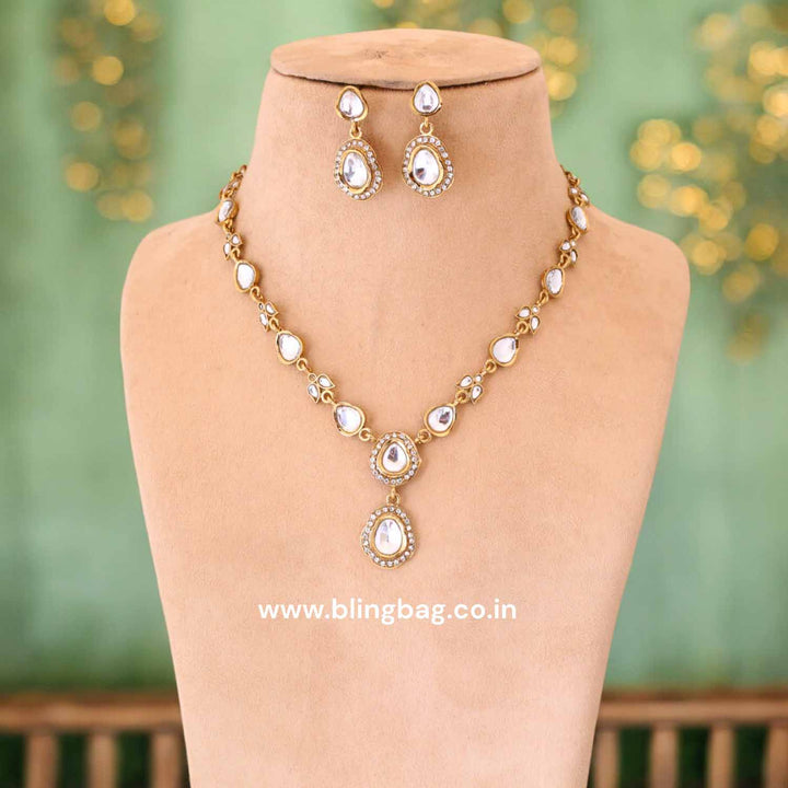 Golden Ambikaa Kundan Jewellery Set