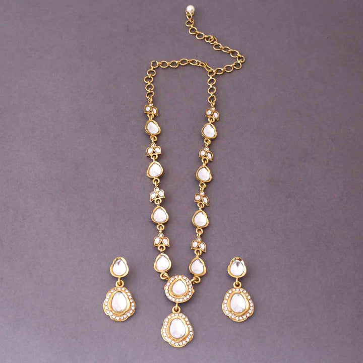 Golden Ambikaa Kundan Jewellery Set