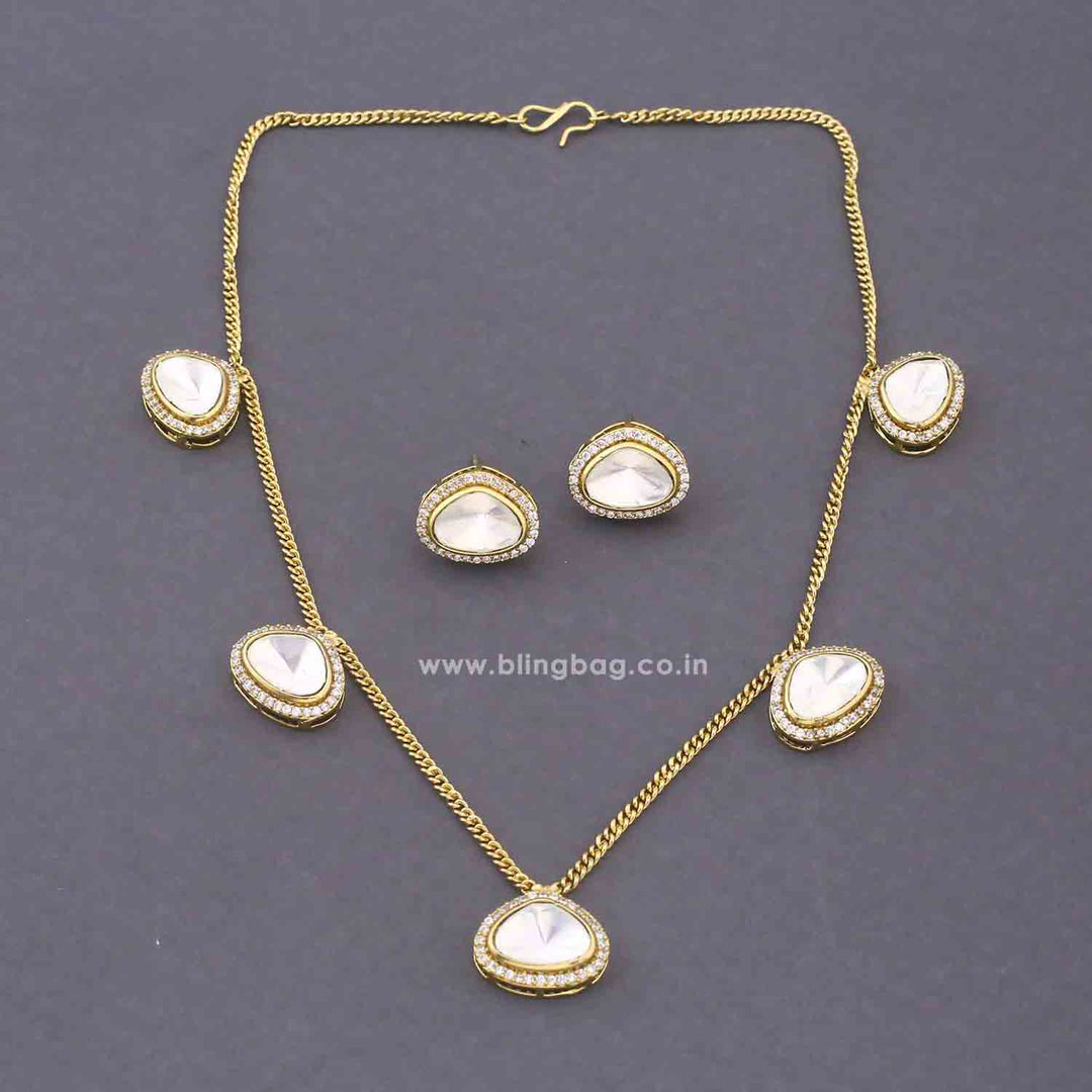 Golden Amoriah Pendant Set