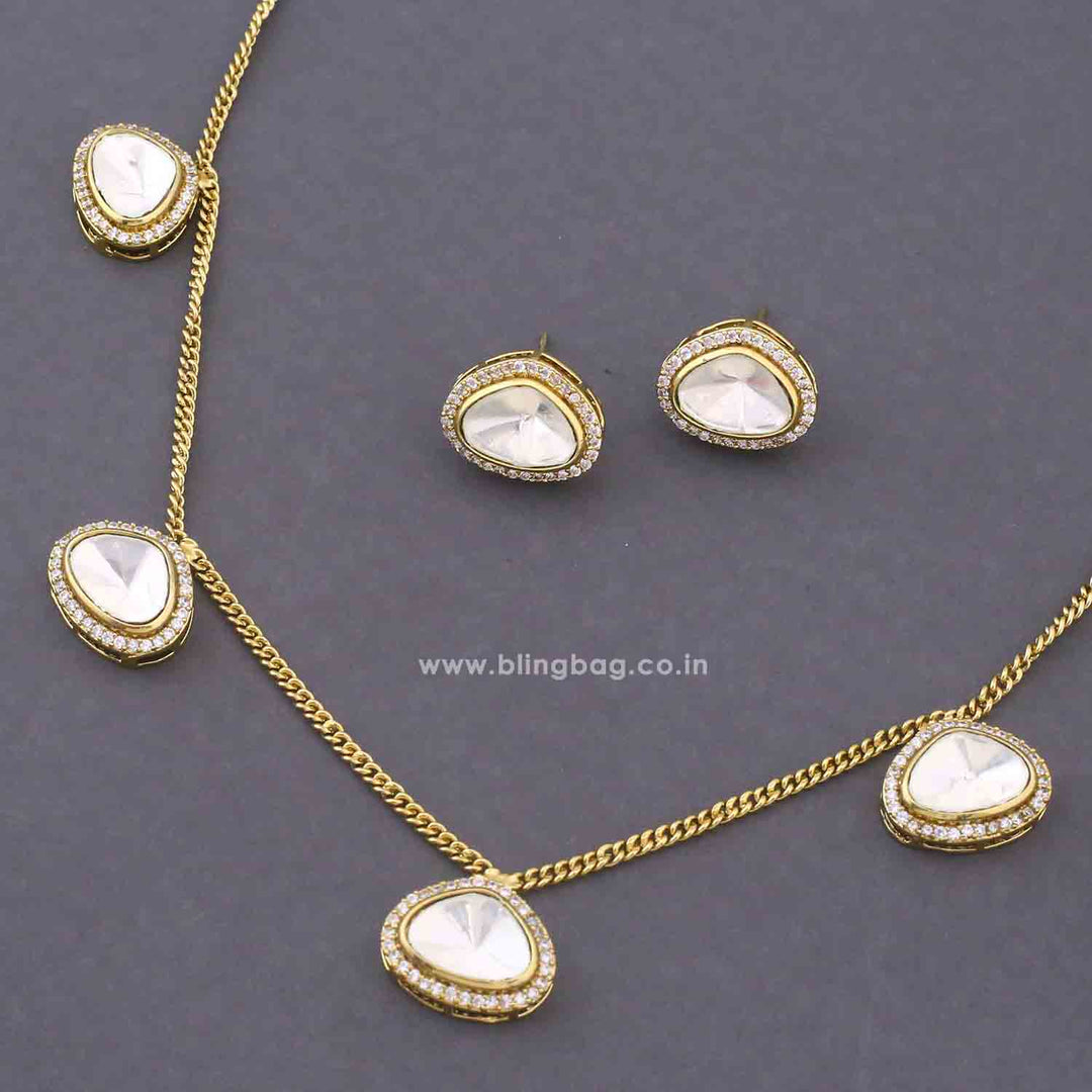 Golden Amoriah Pendant Set