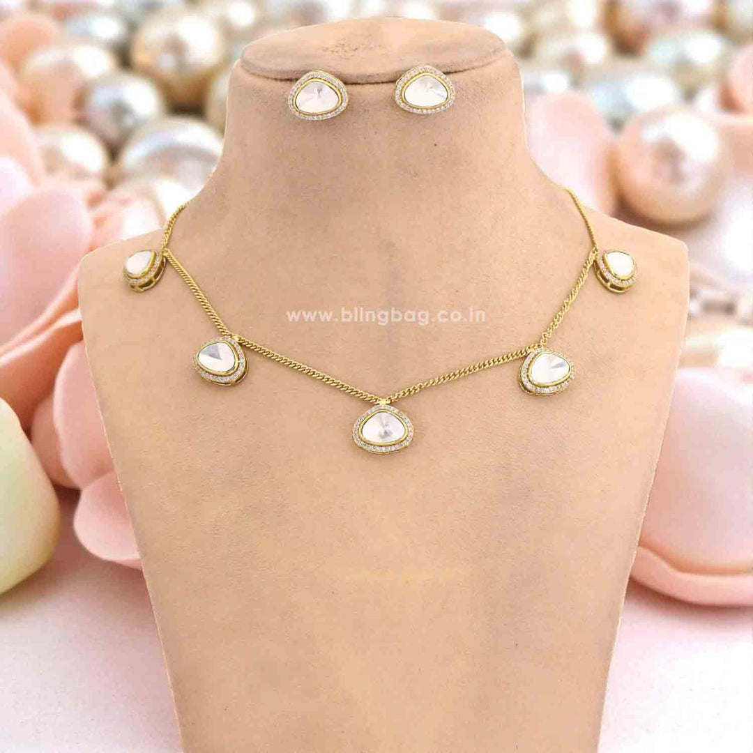 Golden Amoriah Pendant Set