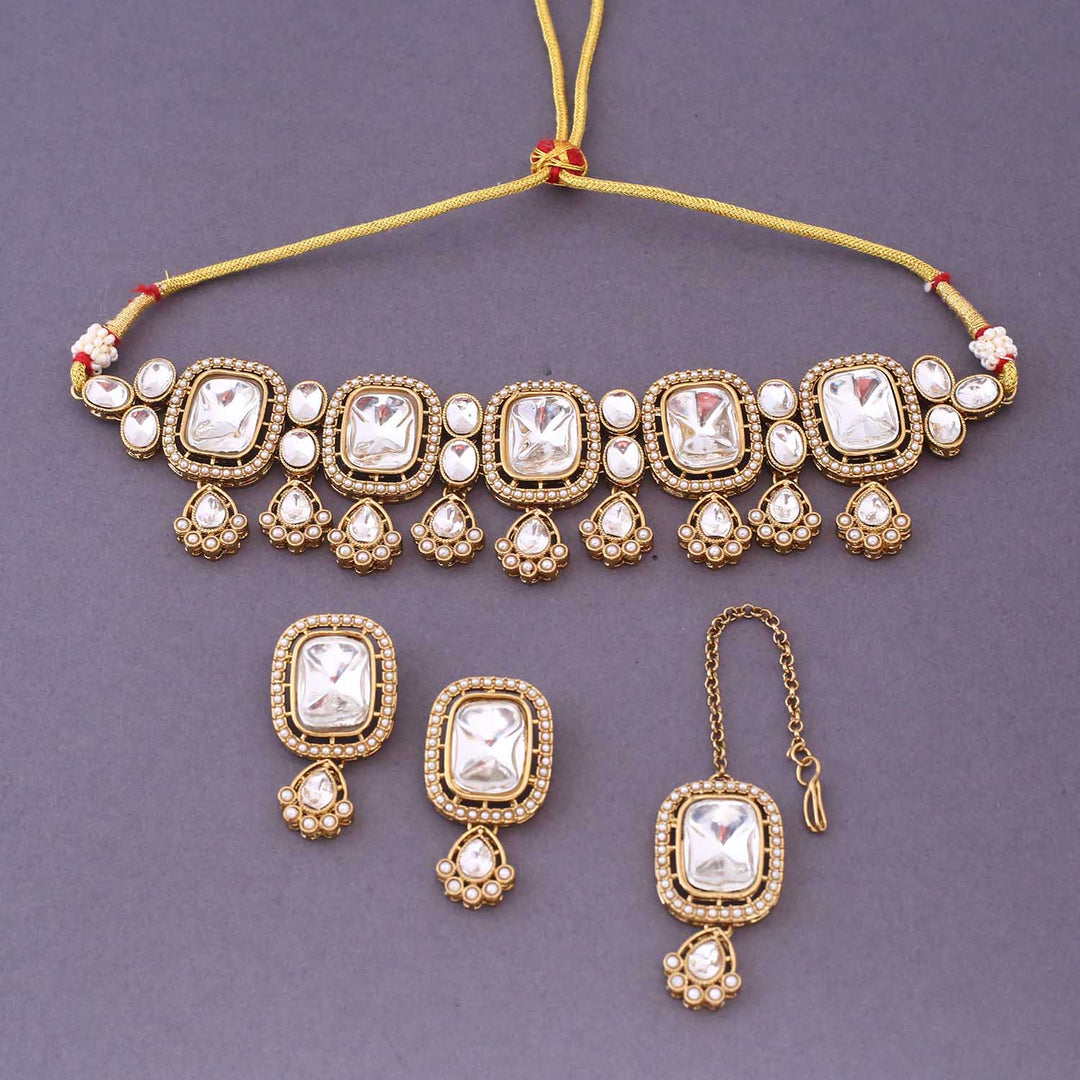 Golden Asmina Kundan Jewellery Set