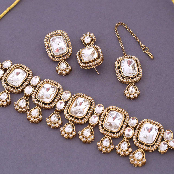 Golden Asmina Kundan Jewellery Set