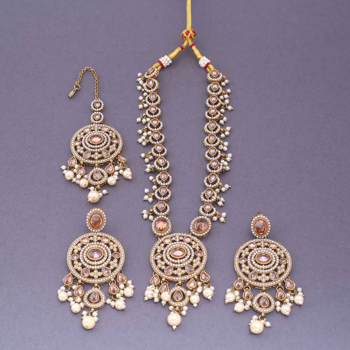 Golden Avashthi Kundan Jewellery Set