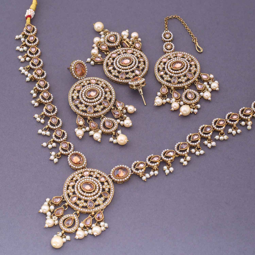 Golden Avashthi Kundan Jewellery Set