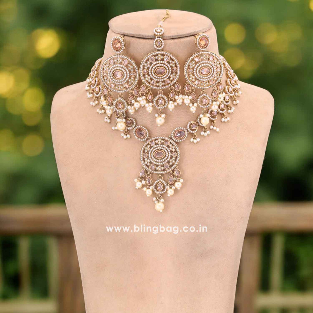 Golden Avashthi Kundan Jewellery Set