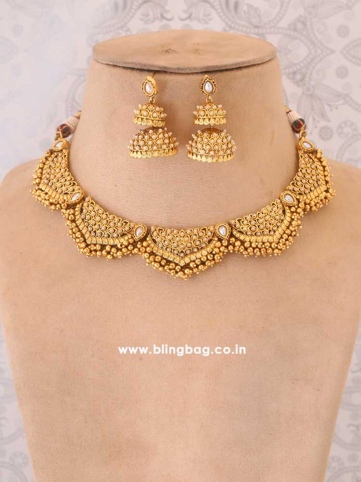 Golden Avyan Jewellery Set