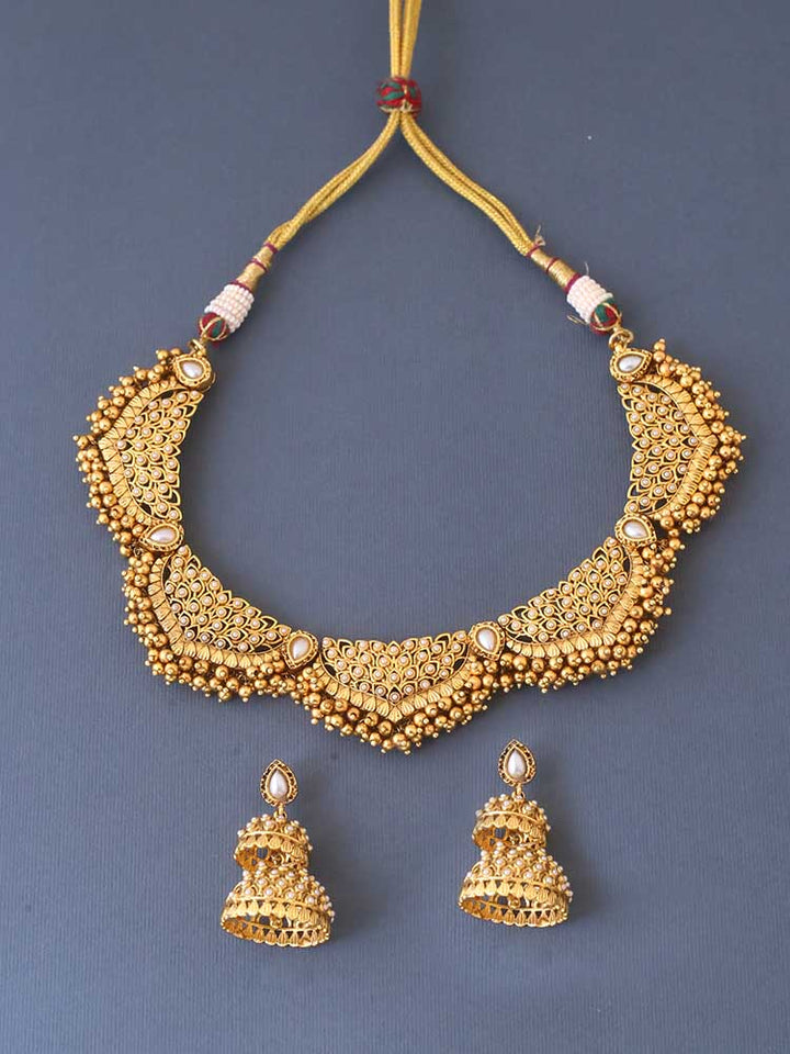 Golden Avyan Jewellery Set