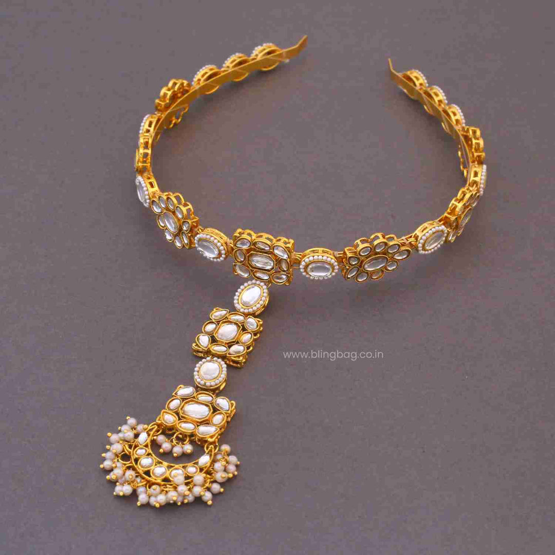 Golden Bhavyai Hairband With Tikka