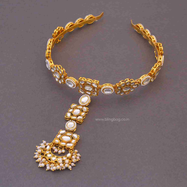 Golden Bhavyai Hairband With Tikka