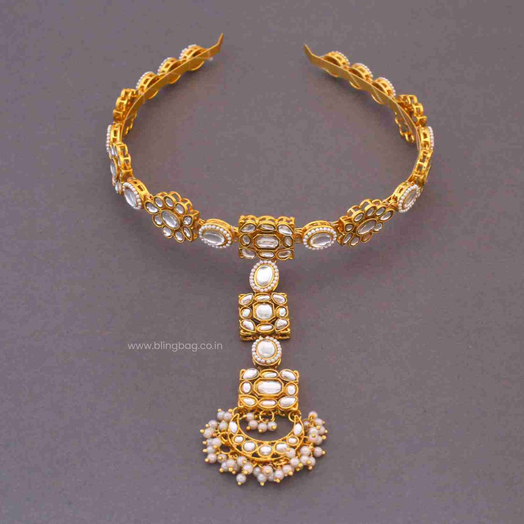 Golden Bhavyai Hairband With Tikka