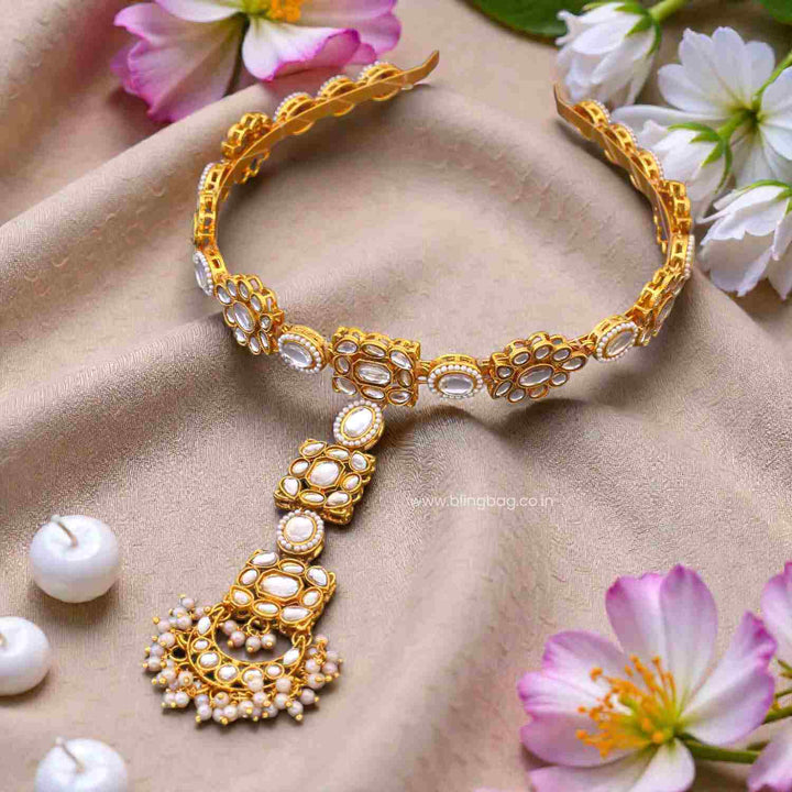 Golden Bhavyai Hairband With Tikka