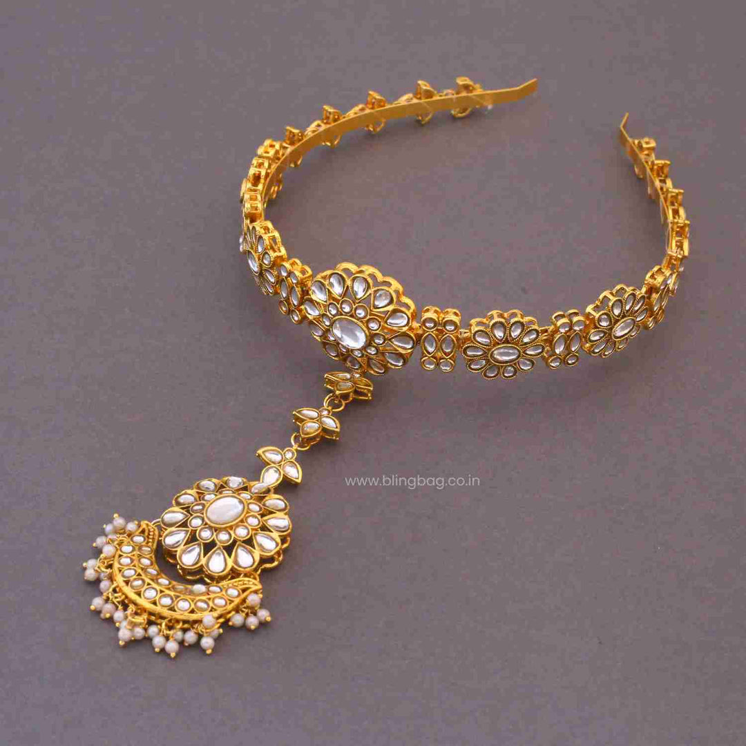 Golden Aanyai Hairband With Tikka