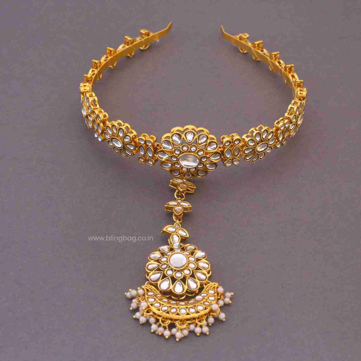 Golden Aanyai Hairband With Tikka