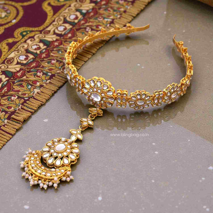 Golden Aanyai Hairband With Tikka