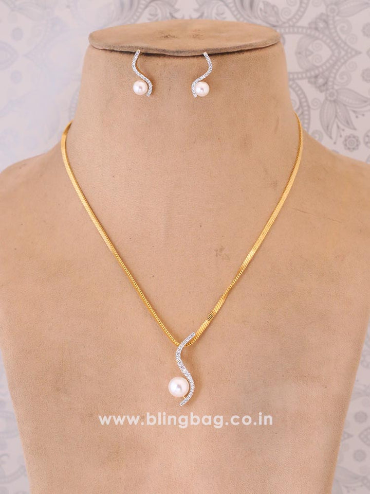 Golden Coraa Pendant Set