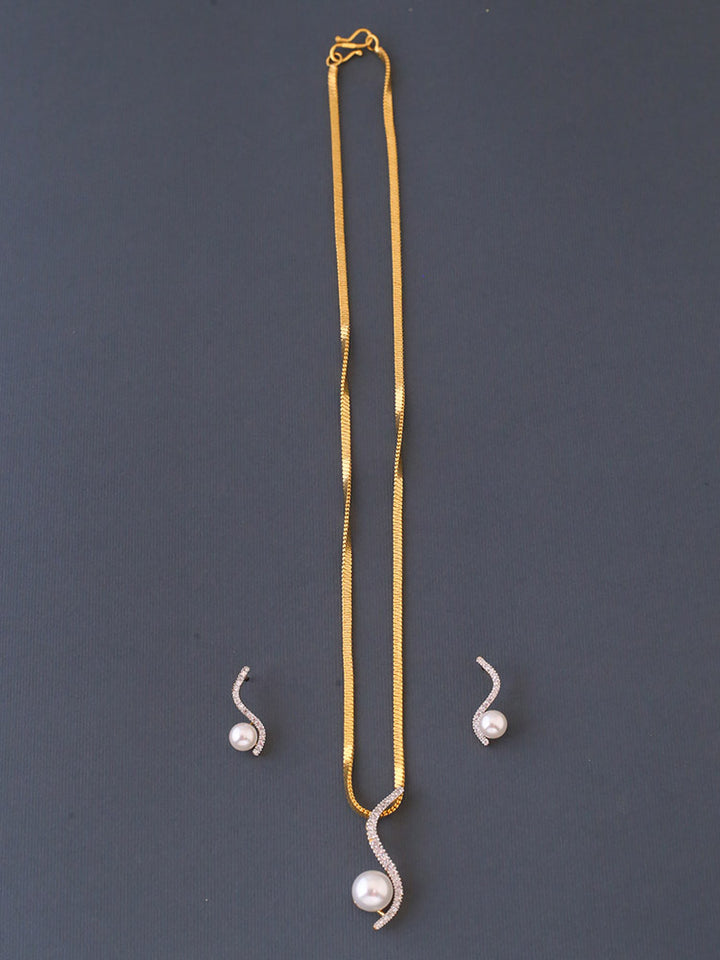 Golden Coraa Pendant Set