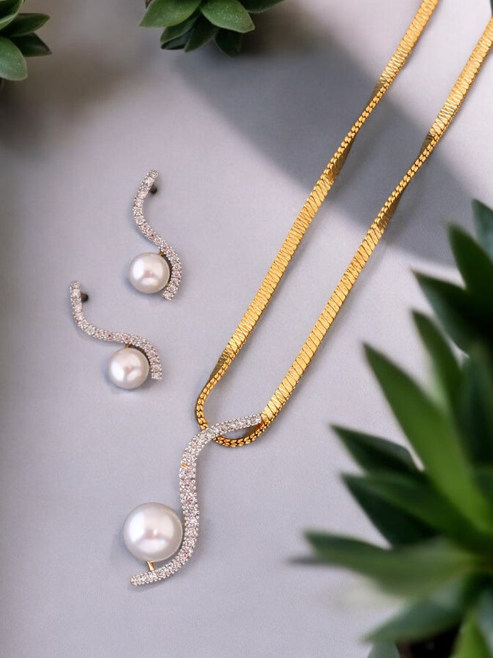 Golden Coraa Pendant Set