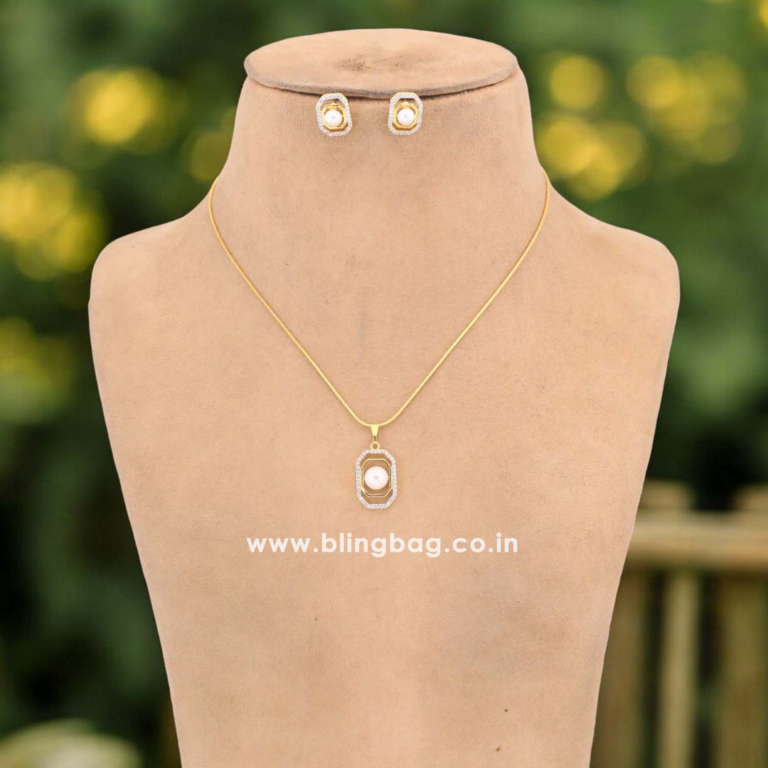 Golden Darla Zirconia Pendant Set