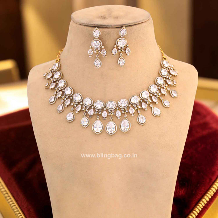 Golden Diamora Victorian Jewellery Set - New Arrival
