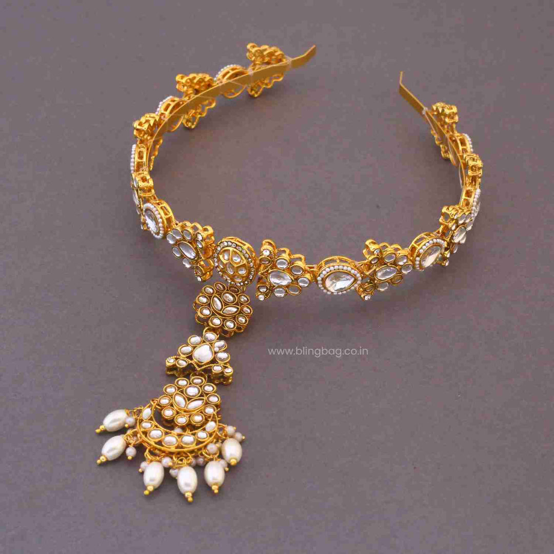 Golden Divyai Hairband With Tikka