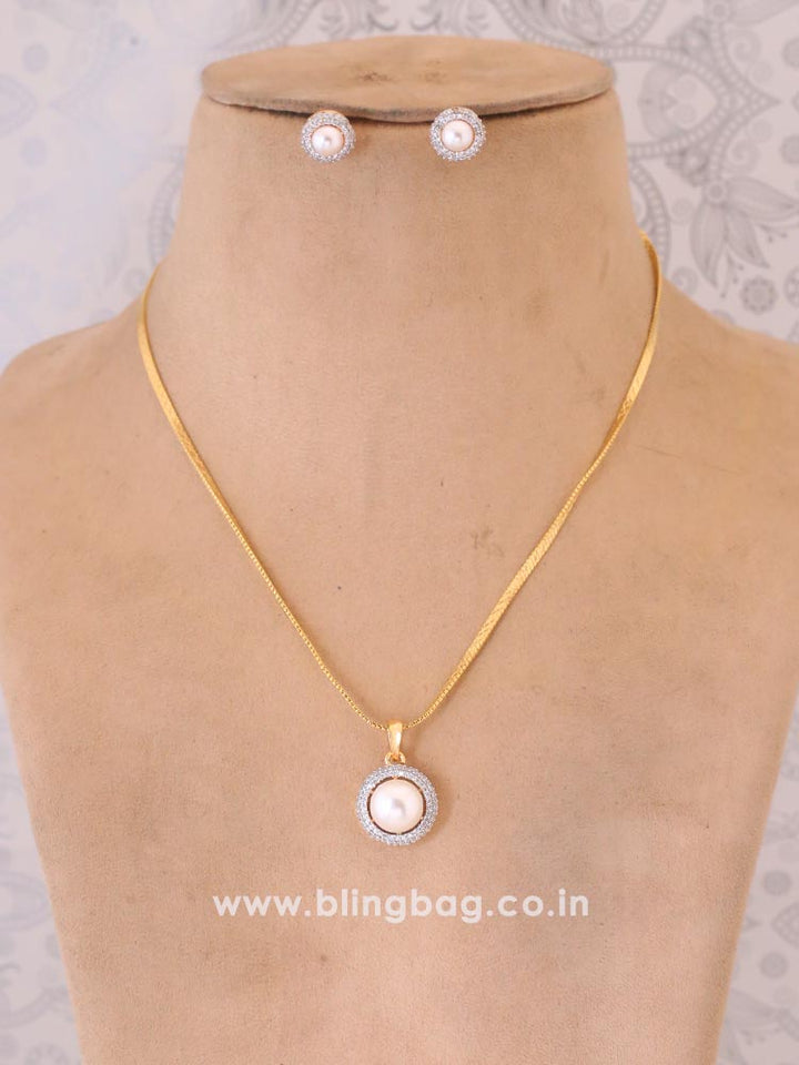 Golden Emer Pendant Set