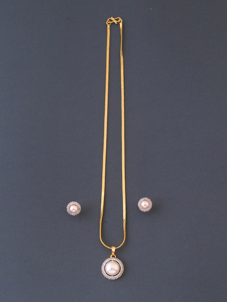 Golden Emer Pendant Set