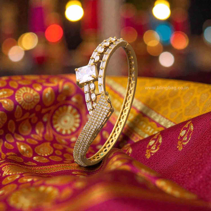 Golden Emilye Victorian Bracelet