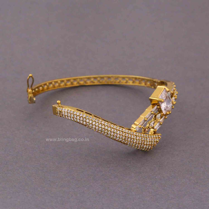 Golden Emilye Victorian Bracelet