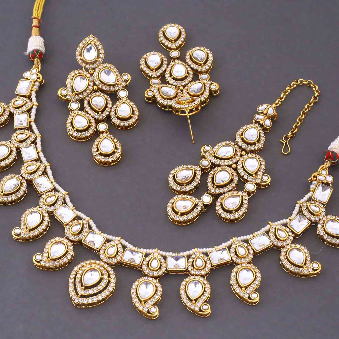 Golden Fariha Kundan Jewellery Set
