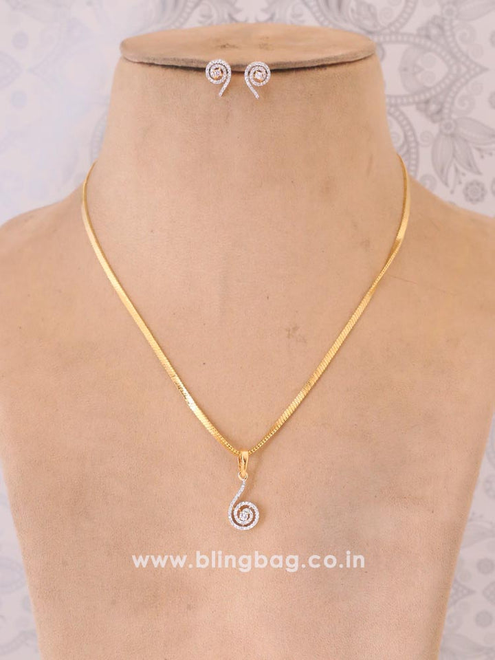 Golden Genevieve Pendant Set