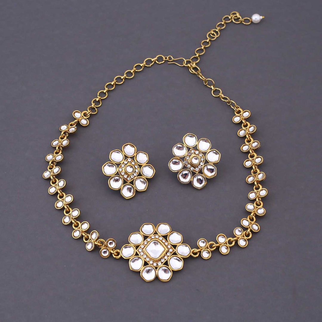 Golden Graffy Kundan Jewellery Set