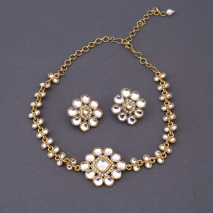 Golden Graffy Kundan Jewellery Set