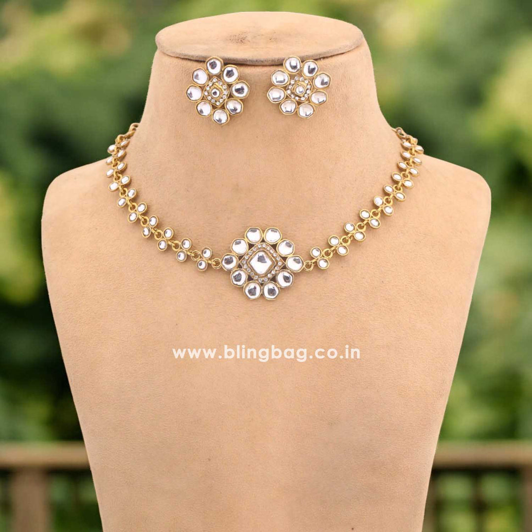 Golden Graffy Kundan Jewellery Set
