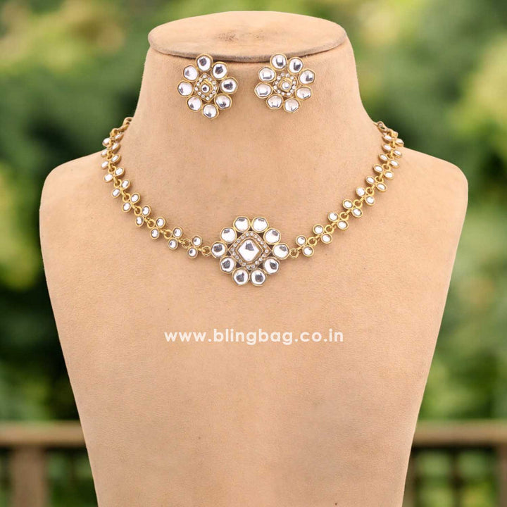 Golden Graffy Kundan Jewellery Set