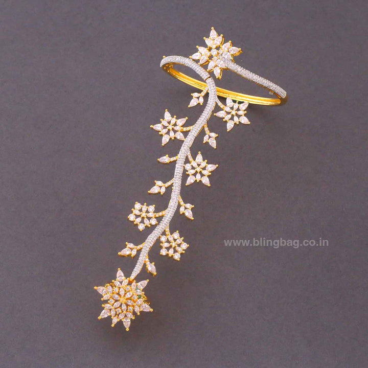 Golden Harpera Zirconia Hath Phool