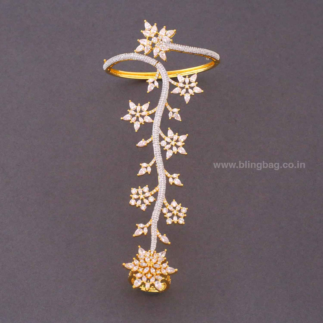 Golden Harpera Zirconia Hath Phool