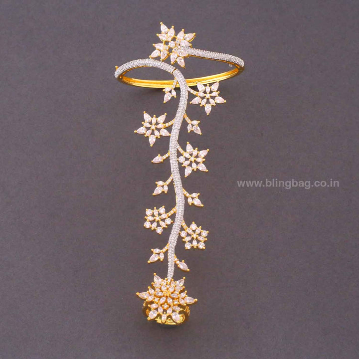 Golden Harpera Zirconia Hath Phool