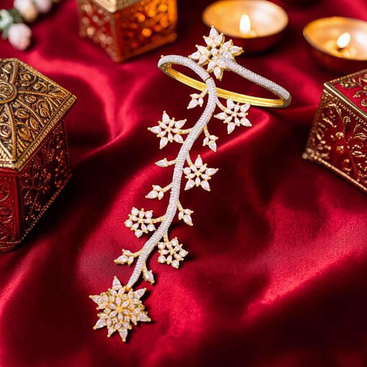 Golden Harpera Zirconia Hath Phool