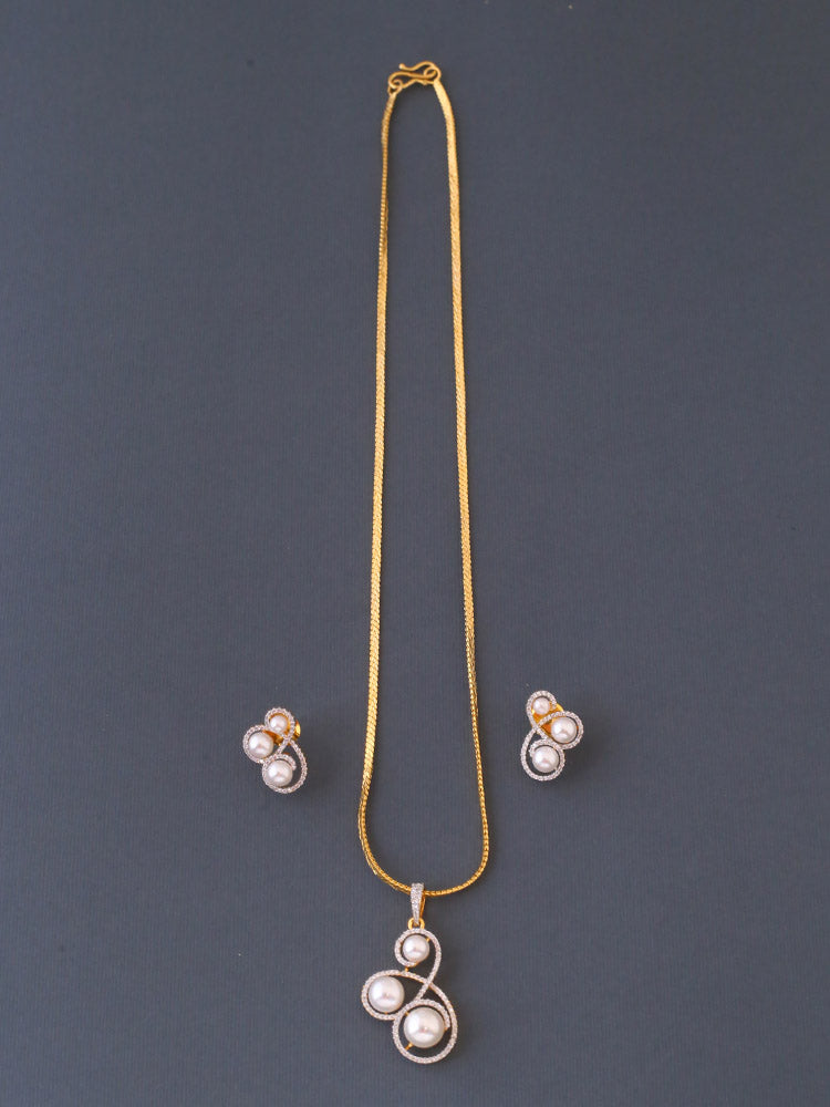 Golden Kathrina Pendant Set