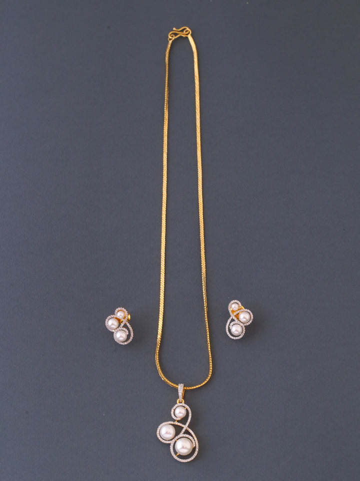 Golden Kathrina Pendant Set