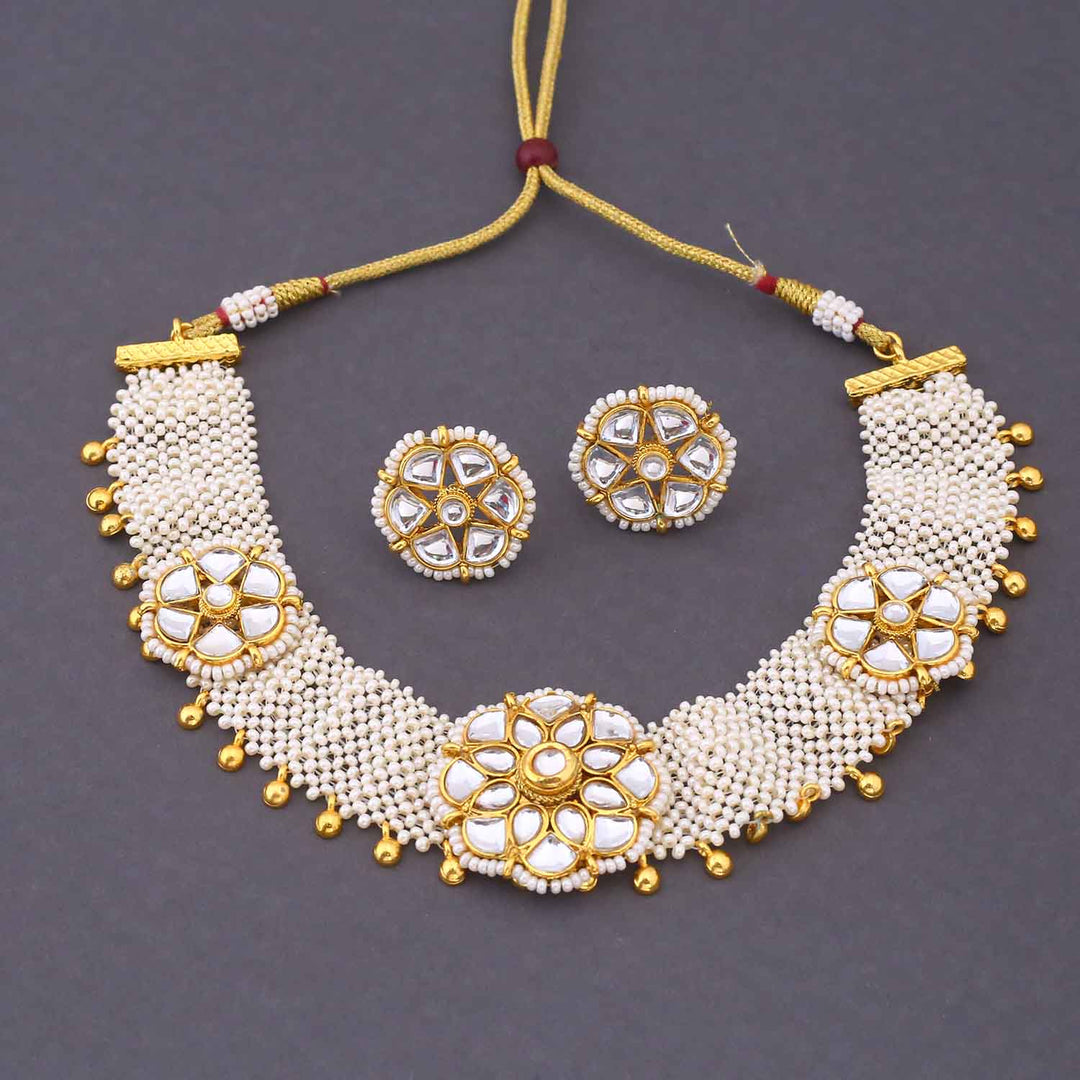 Golden Kriti Kundan Jewellery Set