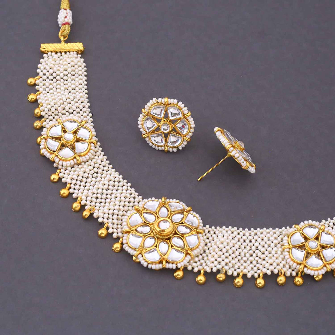 Golden Kriti Kundan Jewellery Set